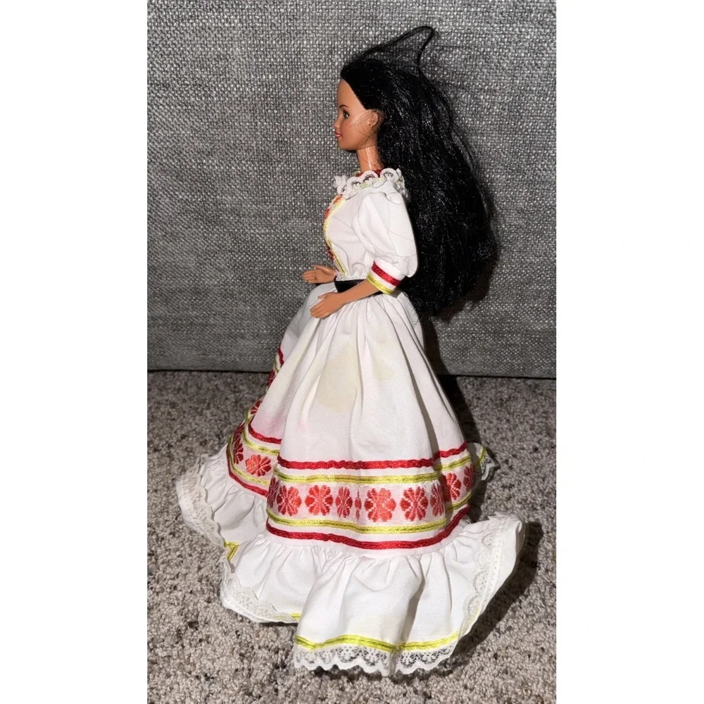 Mattel's 1992 Fantastica Teresa Hispanic Barbie Doll #3186 *READ*